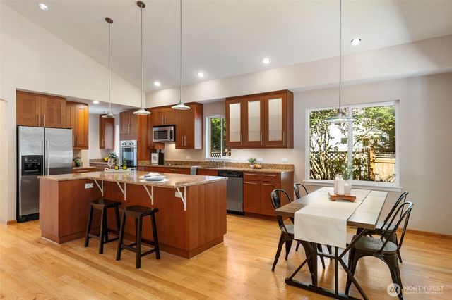 2007 NE Dingley Road, Bainbridge Island, WA 98110