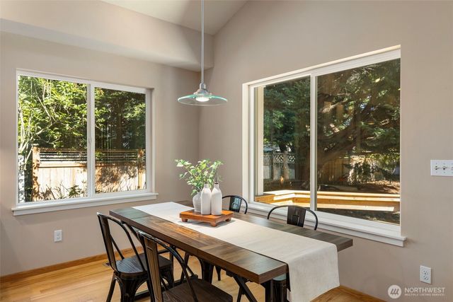 2007 NE Dingley Road, Bainbridge Island, WA 98110