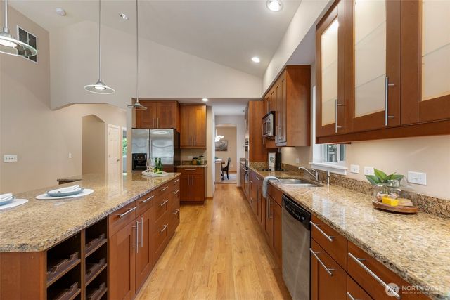 2007 NE Dingley Road, Bainbridge Island, WA 98110