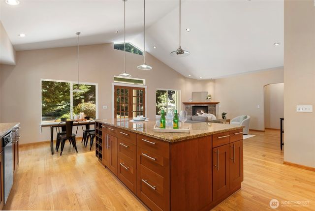 2007 NE Dingley Road, Bainbridge Island, WA 98110