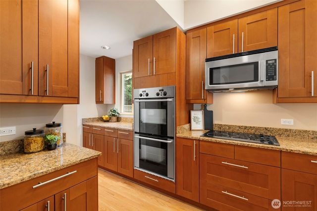2007 NE Dingley Road, Bainbridge Island, WA 98110