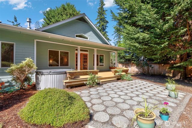 2007 NE Dingley Road, Bainbridge Island, WA 98110
