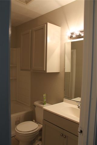 2403 Bosque Drive B, College Station, TX 77845