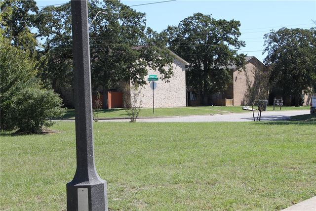 2403 Bosque Drive B, College Station, TX 77845