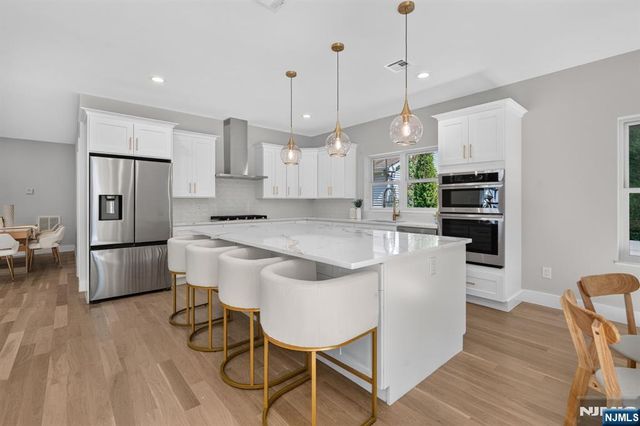 43 Oakwood Avenue, Livingston, NJ 07039