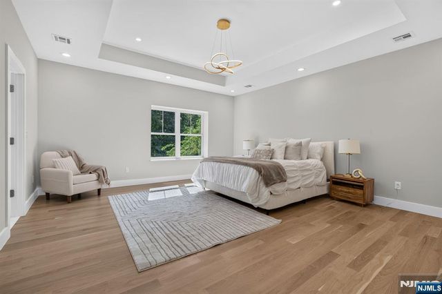 43 Oakwood Avenue, Livingston, NJ 07039