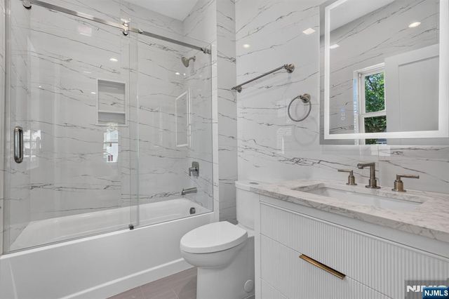 43 Oakwood Avenue, Livingston, NJ 07039