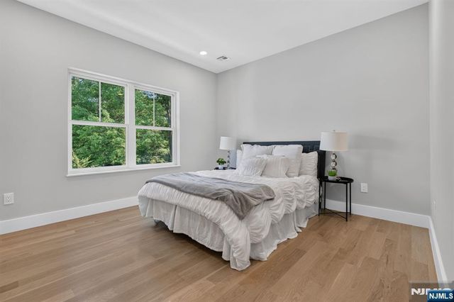 43 Oakwood Avenue, Livingston, NJ 07039