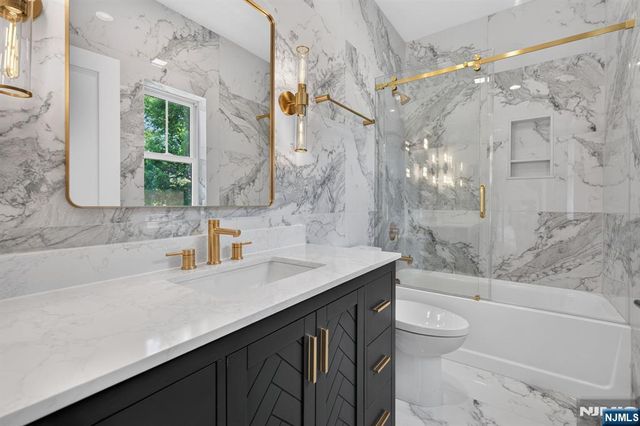 43 Oakwood Avenue, Livingston, NJ 07039