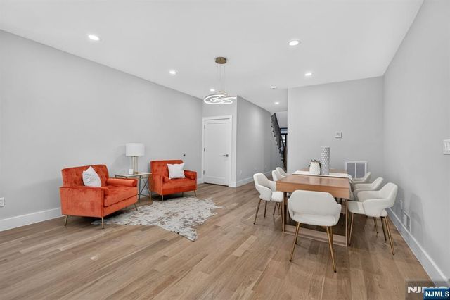 43 Oakwood Avenue, Livingston, NJ 07039