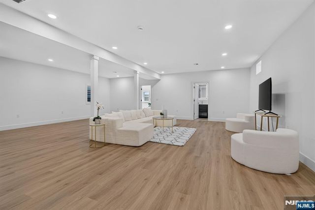 43 Oakwood Avenue, Livingston, NJ 07039