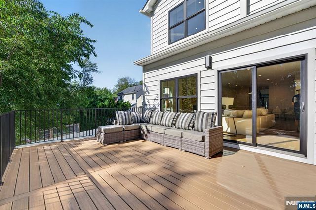 43 Oakwood Avenue, Livingston, NJ 07039