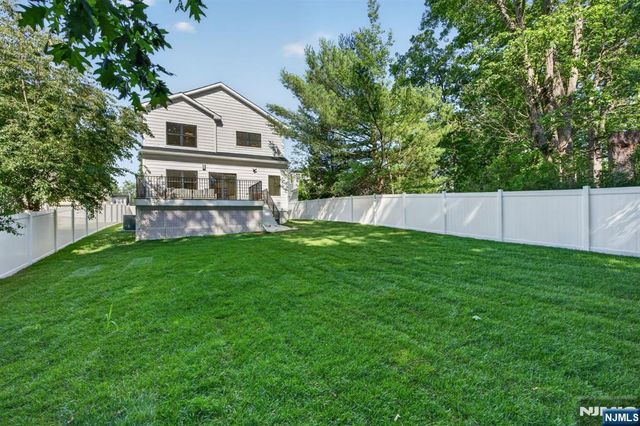 43 Oakwood Avenue, Livingston, NJ 07039