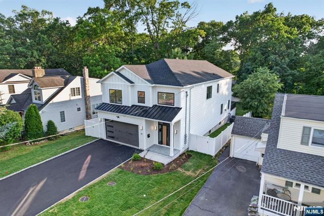 43 Oakwood Avenue, Livingston, NJ 07039