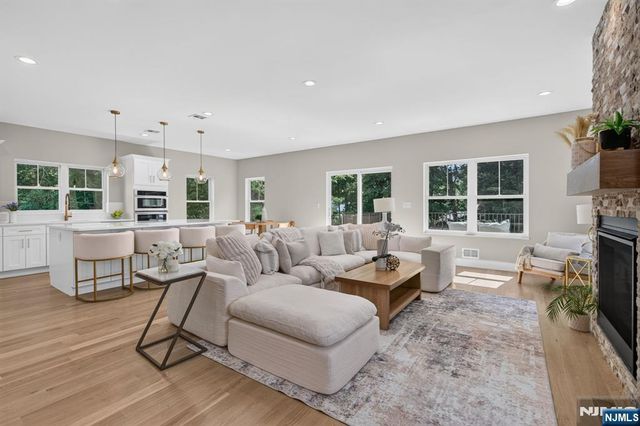 43 Oakwood Avenue, Livingston, NJ 07039