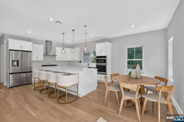 43 Oakwood Avenue, Livingston, NJ 07039