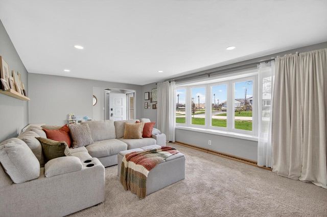 6625 61st AVENUE, Kenosha, WI 53142