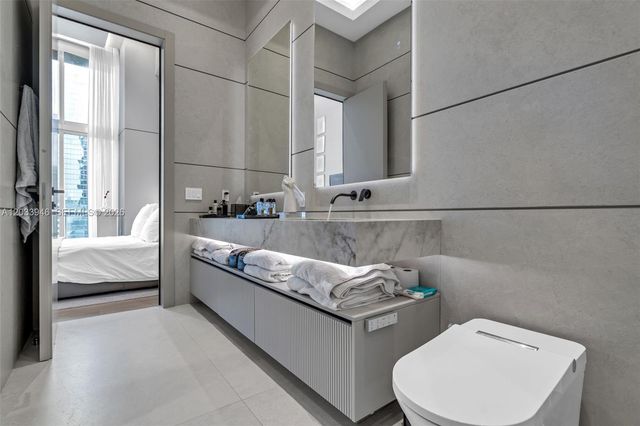475 Brickell Avenue 2215, Miami, FL 33131
