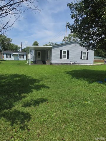 1301 N Carleton Street, Farmington, MO 63640