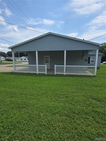 1301 N Carleton Street, Farmington, MO 63640