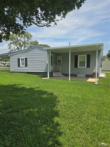 1301 N Carleton Street, Farmington, MO 63640