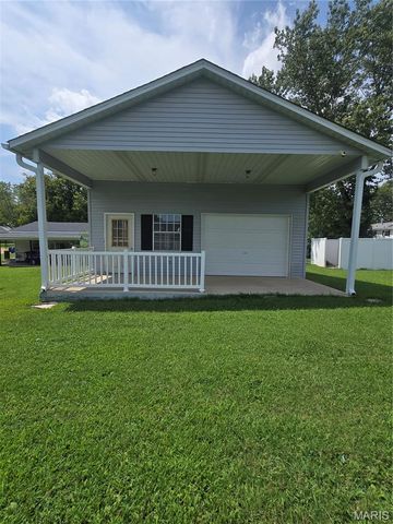 1301 N Carleton Street, Farmington, MO 63640
