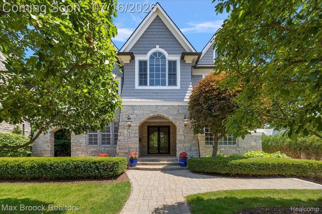 620 Lakeside Drive, Birmingham, MI 48009