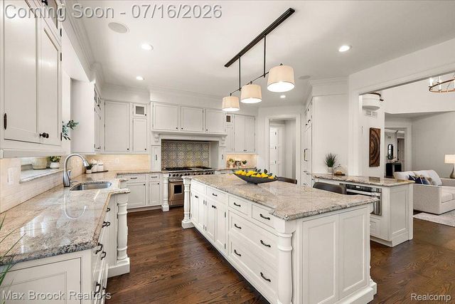 620 Lakeside Drive, Birmingham, MI 48009