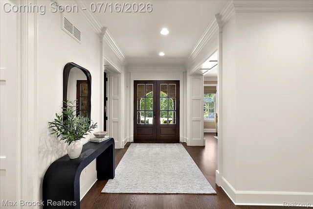 620 Lakeside Drive, Birmingham, MI 48009
