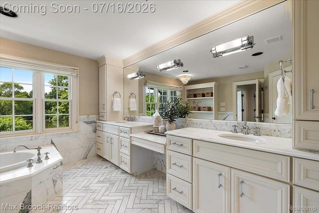 620 Lakeside Drive, Birmingham, MI 48009