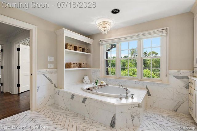 620 Lakeside Drive, Birmingham, MI 48009