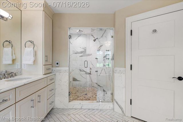 620 Lakeside Drive, Birmingham, MI 48009