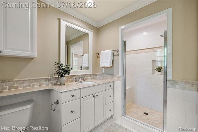 620 Lakeside Drive, Birmingham, MI 48009