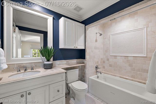 620 Lakeside Drive, Birmingham, MI 48009