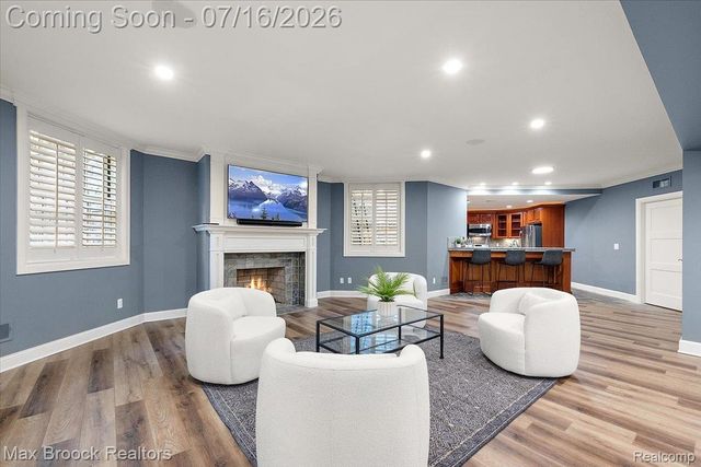 620 Lakeside Drive, Birmingham, MI 48009