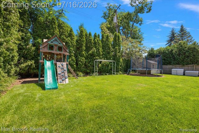620 Lakeside Drive, Birmingham, MI 48009