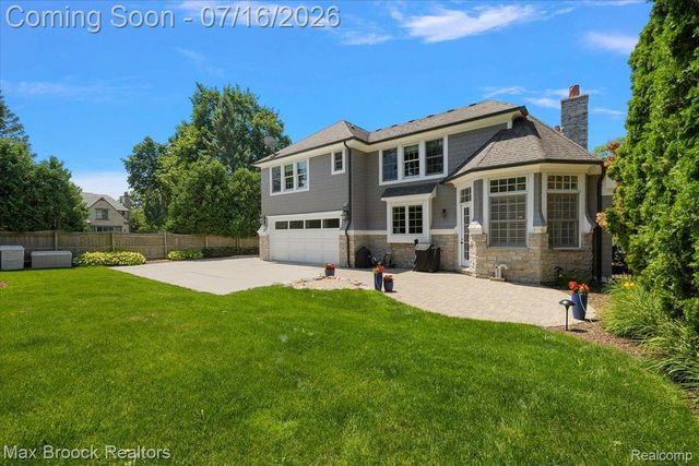 620 Lakeside Drive, Birmingham, MI 48009