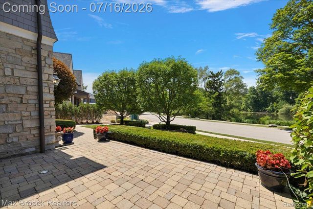 620 Lakeside Drive, Birmingham, MI 48009