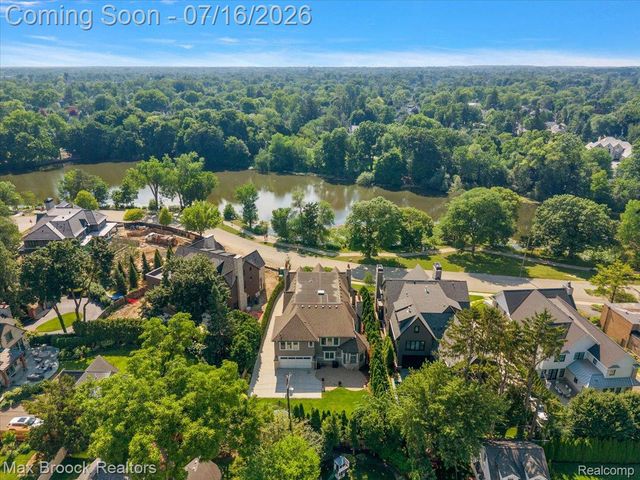 620 Lakeside Drive, Birmingham, MI 48009