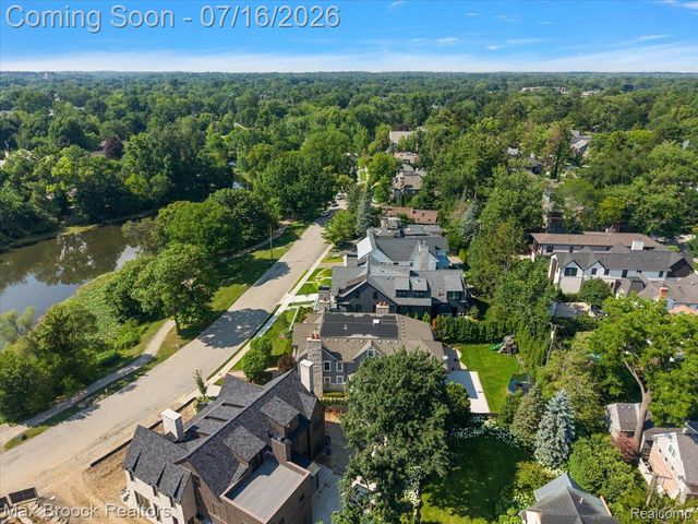 620 Lakeside Drive, Birmingham, MI 48009
