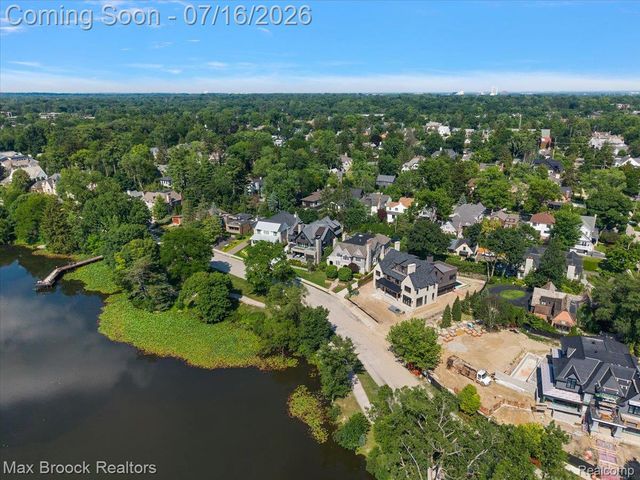 620 Lakeside Drive, Birmingham, MI 48009