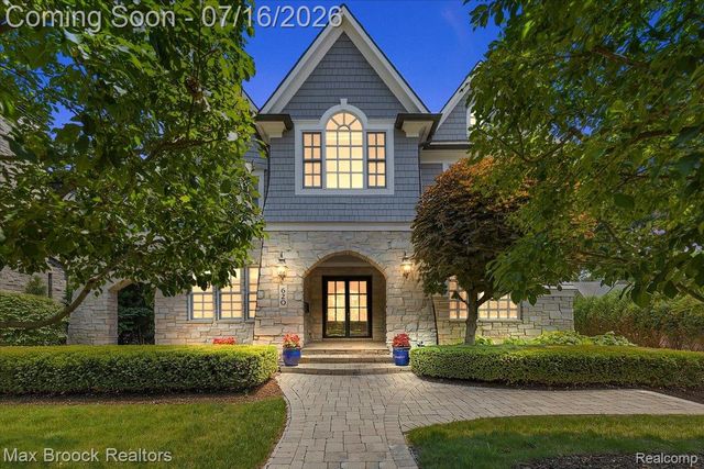 620 Lakeside Drive, Birmingham, MI 48009