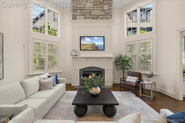 620 Lakeside Drive, Birmingham, MI 48009