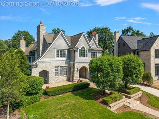 620 Lakeside Drive, Birmingham, MI 48009