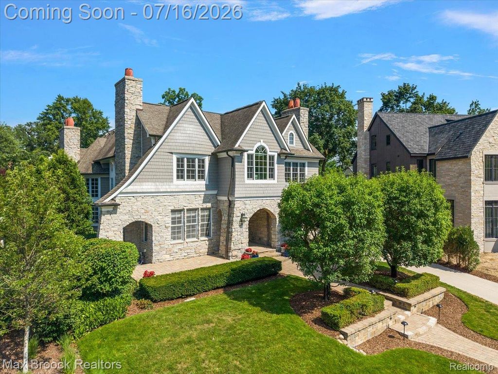 620 Lakeside Drive, Birmingham, MI 48009