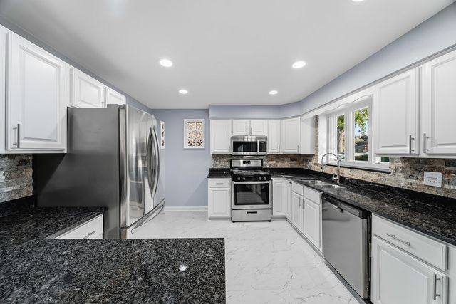 4024 W 106th Street, Oak Lawn, IL 60453