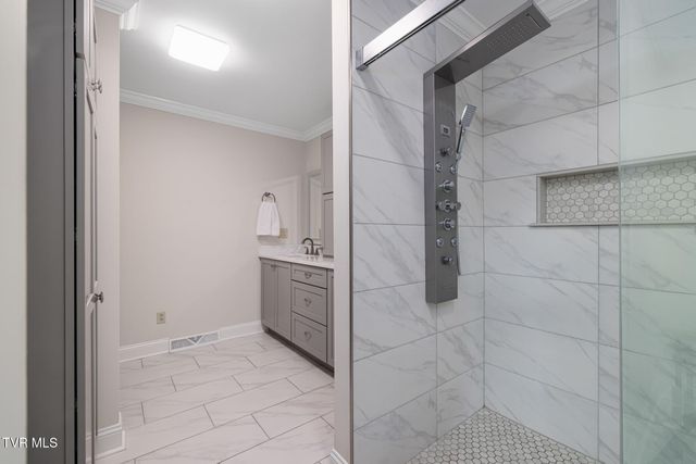 1006 Friar Tuck Road, Johnson City, TN 37604