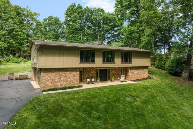 1006 Friar Tuck Road, Johnson City, TN 37604