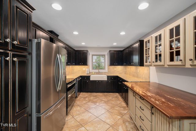 1006 Friar Tuck Road, Johnson City, TN 37604