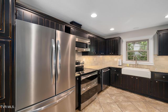 1006 Friar Tuck Road, Johnson City, TN 37604